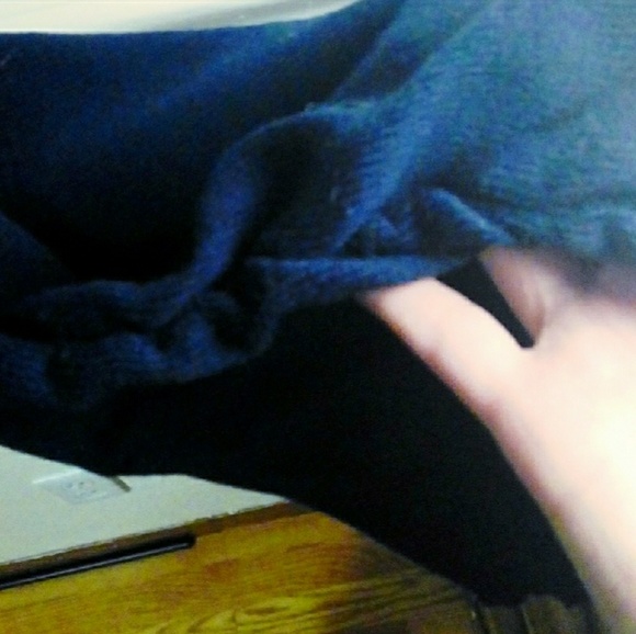 Figure hugging blue triangle button collar sweater - Picture 3 of 8